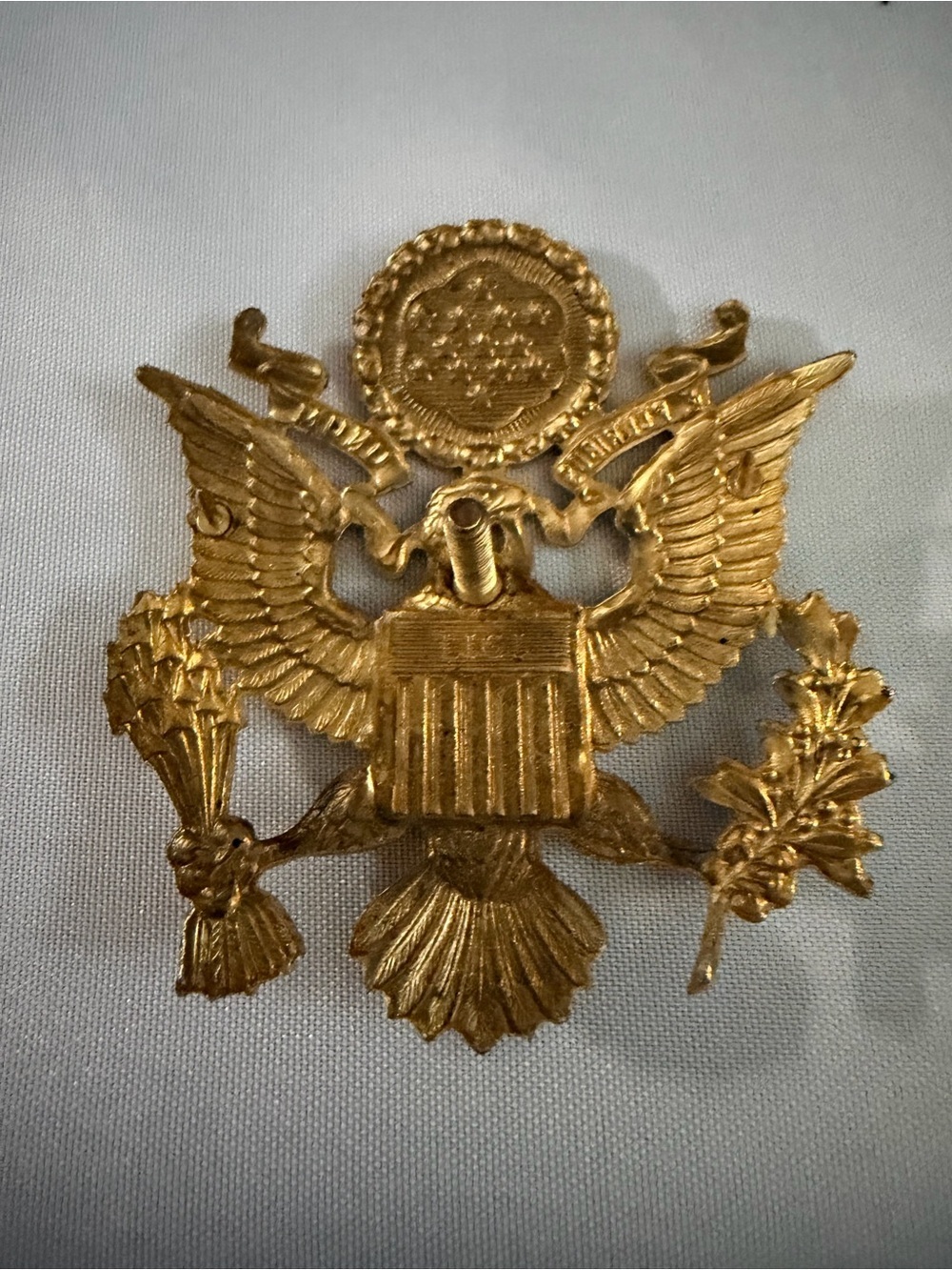 Vintage Gold-tone Eagle Pin on Blue Card - Picture 5 of 7